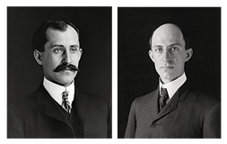 Orville et Wilbur Wright en 1905